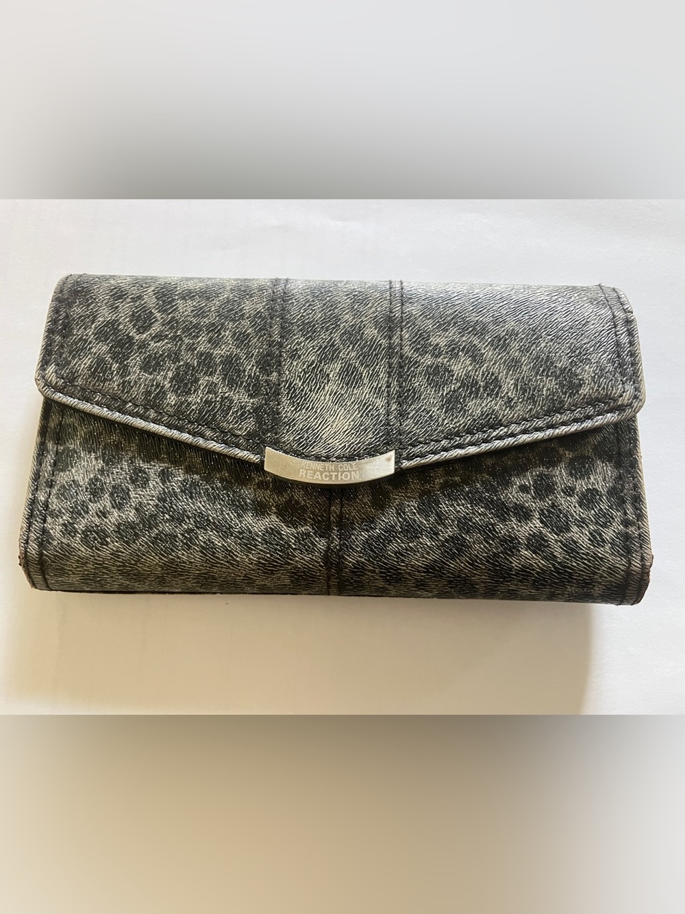 Kenneth Cole Reaction leopard print wallet unisex